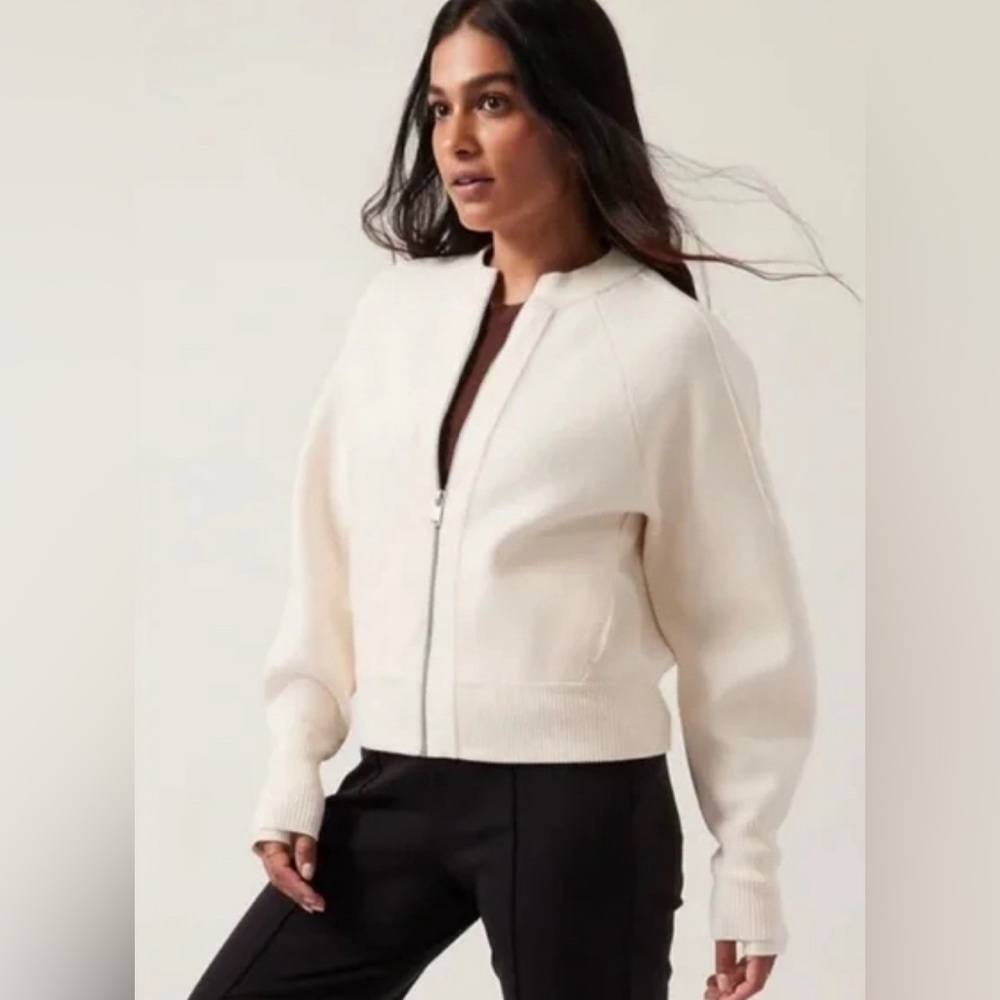 NWT Athleta Sequoia Magnolia White Sweater Size Large.